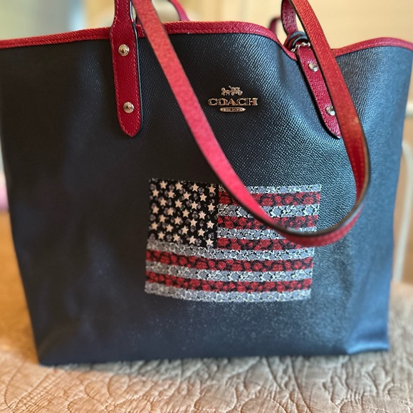 Coach reversible flag signature C Tote with Pouch - Picture 4 of 15